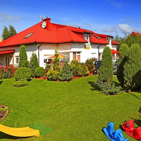 Pokoje Goscinne Panda Karwia Exterior photo